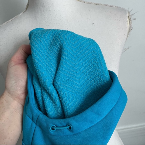 Under Armour • Women's Blue Tealish Hoodie Cold Gear - Picture 7 of 7